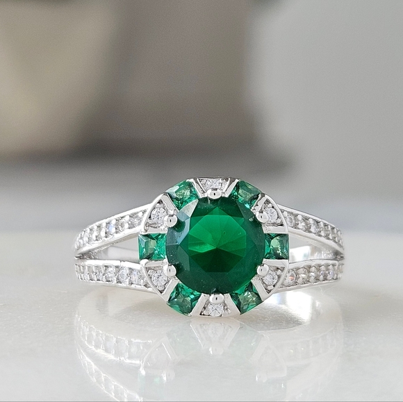 Round Emerald Green Gemstone Ring, 925 Sterling Silver Charmed Aroma - Picture 3 of 9